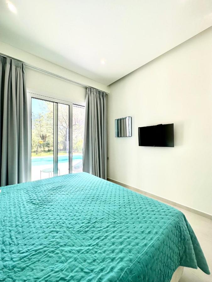 Splash Suites With Private Pools 尼基亚娜 外观 照片